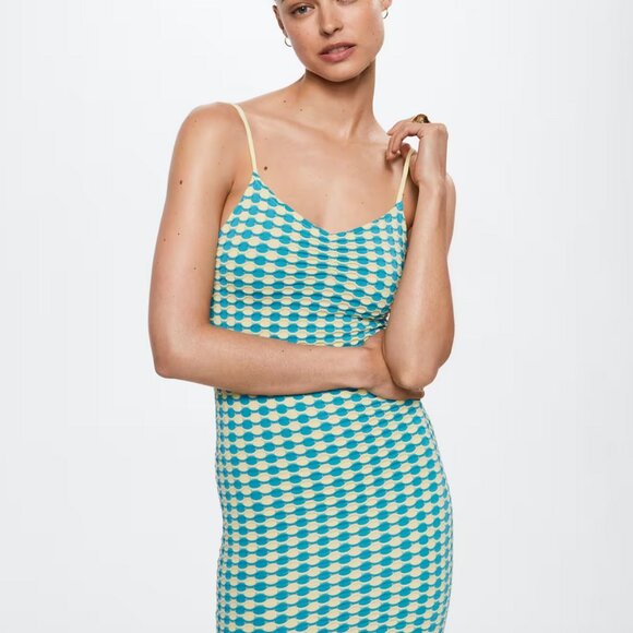 Fitted textured dress - Picture 4 of 5